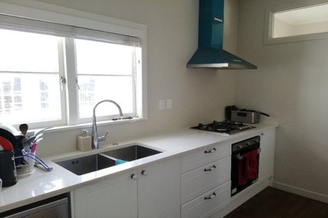 Photo of property in 22 Dallinghoe Crescent, Milford, Auckland, 0620