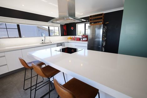 Photo of property in 10 Kiriwai Place, Matua, Tauranga, 3110