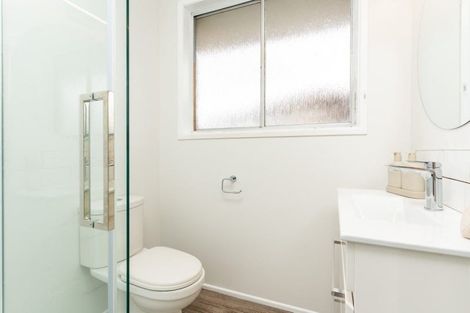 Photo of property in 5a Sequoia Place, Maoribank, Upper Hutt, 5018