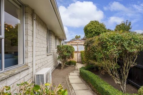 Photo of property in 2/17b Prestons Road, Redwood, Christchurch, 8051