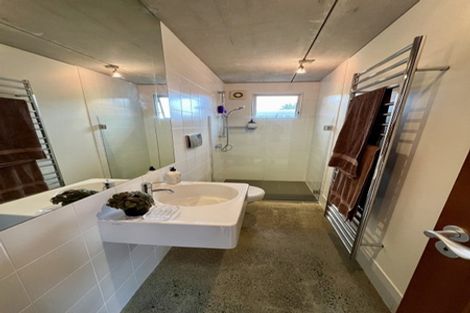 Photo of property in 25a Stanley Point Road, Stanley Point, Auckland, 0624