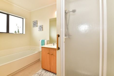 Photo of property in 16 Petrel Place, Massey, Auckland, 0614