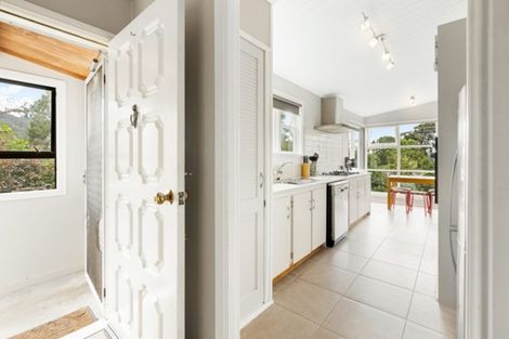 Photo of property in 8 Walker Road, Henderson Valley, Auckland, 0612