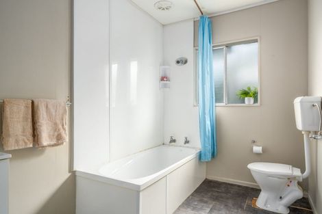 Photo of property in 32 Thurleigh Grove, Karori, Wellington, 6012