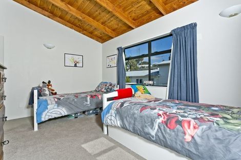 Photo of property in 2/182 Queen Street, Northcote Point, Auckland, 0627