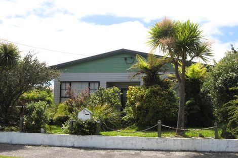 Photo of property in 129 Peel Street, Westport, 7825