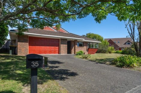 Photo of property in 35 Chilton Drive, Paraparaumu, 5032