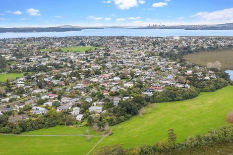 Photo of property in 17 Taioma Crescent, Te Atatu Peninsula, Auckland, 0610