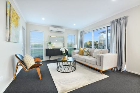 Photo of property in 12 Lockyer Road, Kumeu, 0810