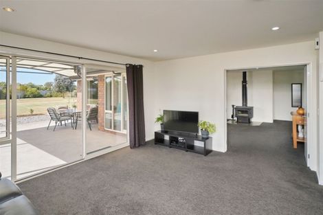 Photo of property in 17 Riverside Way, Amberley, 7410