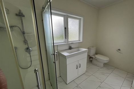 Photo of property in 16 Cliff View Drive, Green Bay, Auckland, 0604