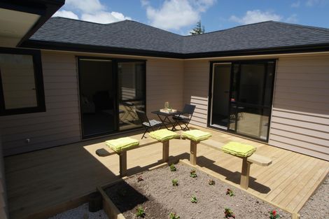 Photo of property in 3a Crompton Road, Massey, Auckland, 0614
