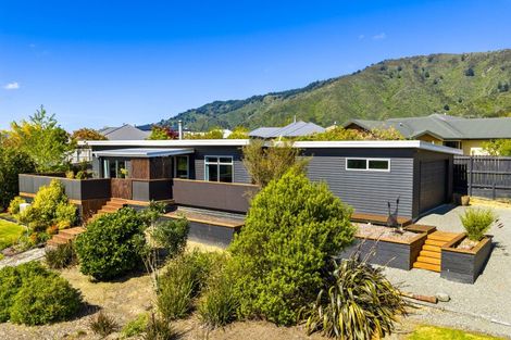 Photo of property in 11 Glentui Place, Waikawa, Picton, 7220