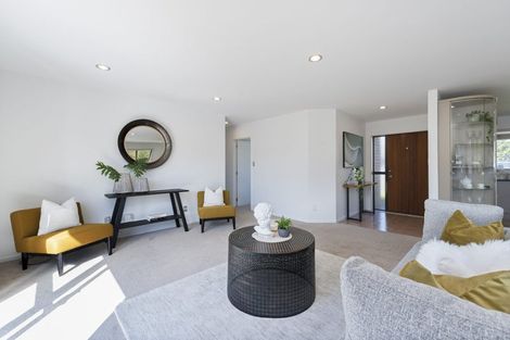 Photo of property in 33 South Kensington Way, Henderson, Auckland, 0612