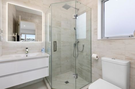 Photo of property in 16 Walter Ruddock Avenue, Kumeu, 0810