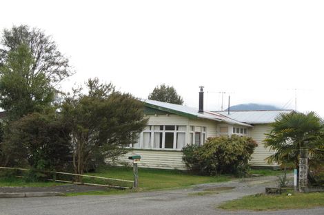 Photo of property in 17 Cromwell Street, Murchison, 7007