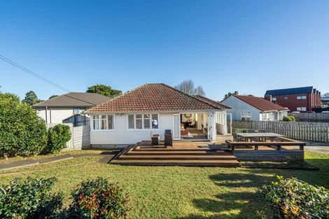 Photo of property in 25 Holland Avenue, Point England, Auckland, 1072
