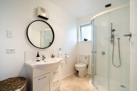 Photo of property in 2/36a Salisbury Road, Birkdale, Auckland, 0626