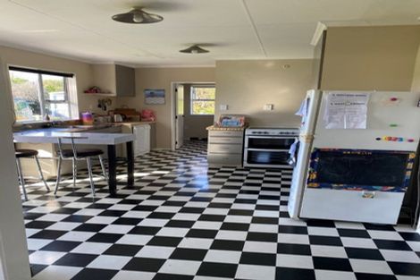 Photo of property in 26 Avenue North Road, Levin, 5510