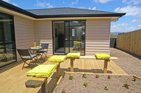 Photo of property in 3a Crompton Road, Massey, Auckland, 0614