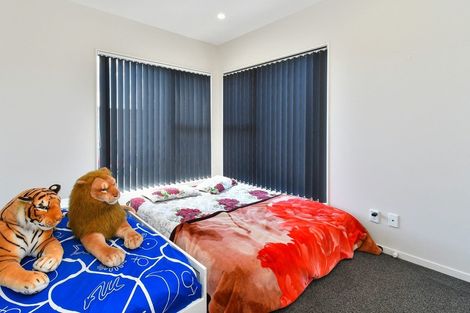 Photo of property in 1 Te Aparangi Road, Papakura, 2110