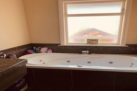 Photo of property in 82 Hedges Street, Sanson, 4817