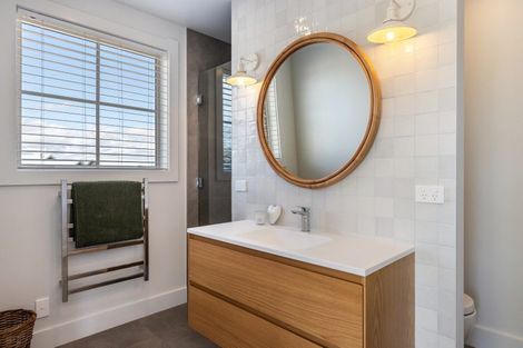 Photo of property in 5 Lens Way, Acacia Bay, Taupo, 3385