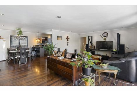 Photo of property in 2/6 Kimdale Place, Totara Heights, Auckland, 2105