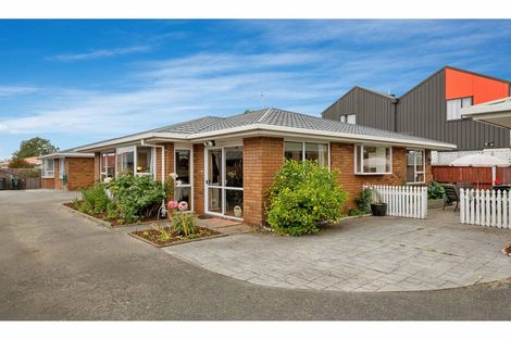 Photo of property in 2/5 Broadbent Street, Riccarton, Christchurch, 8041