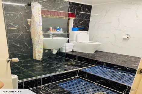 Photo of property in 1/589 Glenfield Road, Totara Vale, Auckland, 0629