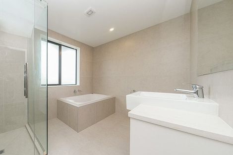 Photo of property in 2 Azzurro Way, Flat Bush, Auckland, 2019