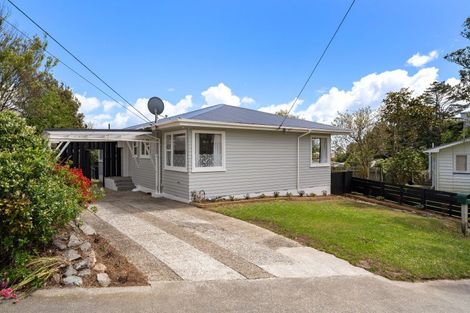Photo of property in 4 Link Road, Newlands, Wellington, 6037