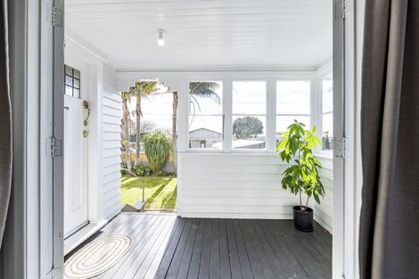 Photo of property in 100 Lemon Street, New Plymouth, 4312
