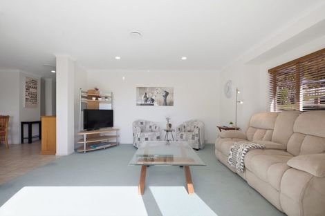Photo of property in 18 Bateleur Close, Welcome Bay, Tauranga, 3112