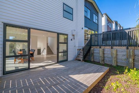Photo of property in 4 Pleasant Way, Matakatia, Whangaparaoa, 0930