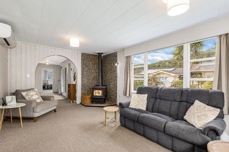 Photo of property in 7 Reid Road, Wainuiomata, Lower Hutt, 5014