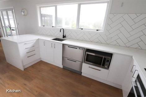 Photo of property in 107 Oreil Avenue, West Harbour, Auckland, 0618