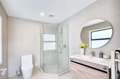 Photo of property in 952b East Coast Road, Northcross, Auckland, 0632