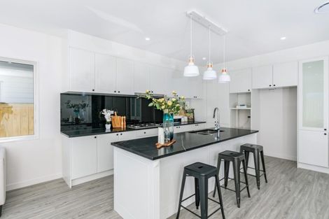 Photo of property in 6 Rauaruhe Road, Karaka, Papakura, 2113