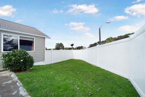 Photo of property in 1 Riesling Place, Henderson, Auckland, 0612