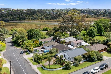 Photo of property in 121 Taikata Road, Te Atatu Peninsula, Auckland, 0610