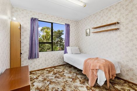 Photo of property in 58 Chapman Street, Newlands, Wellington, 6037