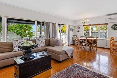 Photo of property in 1/10 Knights Road, Rothesay Bay, Auckland, 0630