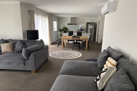 Photo of property in 32 Harding Drive, Papamoa Beach, Papamoa, 3118