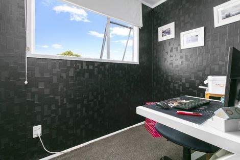 Photo of property in 2 Titiwai Place, Birkenhead, Auckland, 0626