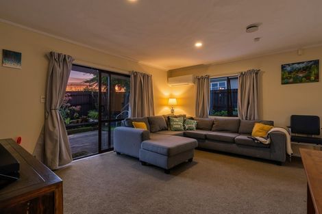 Photo of property in 1/98 Barrys Road, Glendene, Auckland, 0602