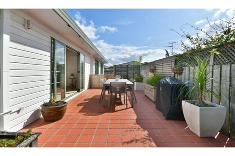 Photo of property in 2/10 Ross Crescent, Orewa, 0931