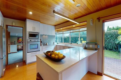 Photo of property in 10 Juliet Place, Forrest Hill, Auckland, 0620