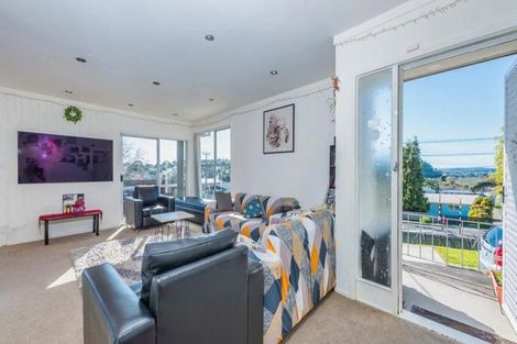 Photo of property in 2 Doone Place, Massey, Auckland, 0614