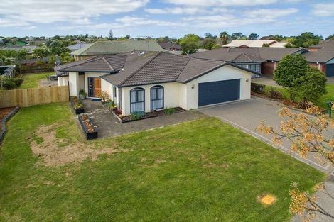 Photo of property in 13 Trossach Place, Wattle Downs, Auckland, 2103